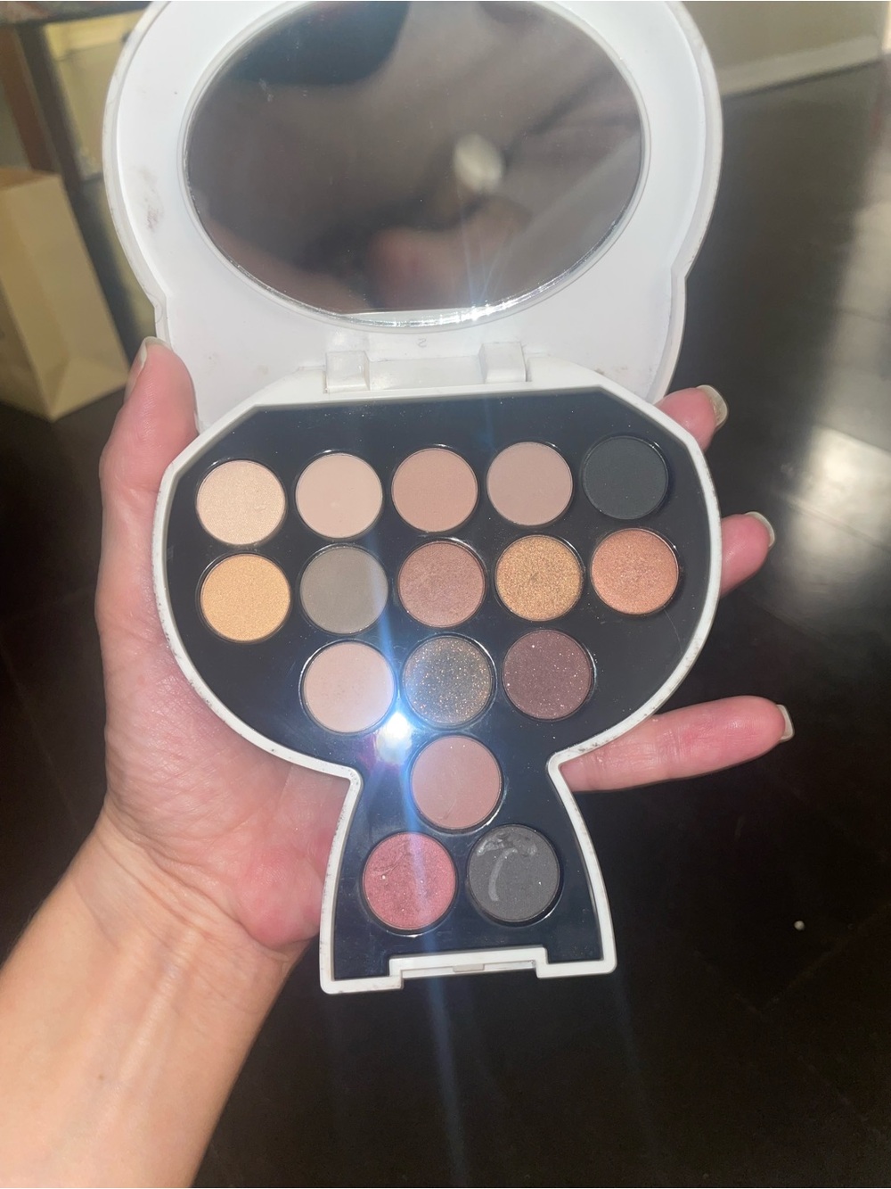Karl Lagerfeld Cat-Shaped Eyeshadow Palette in White with Neutral & Rose Tones - Picture 2 of 5